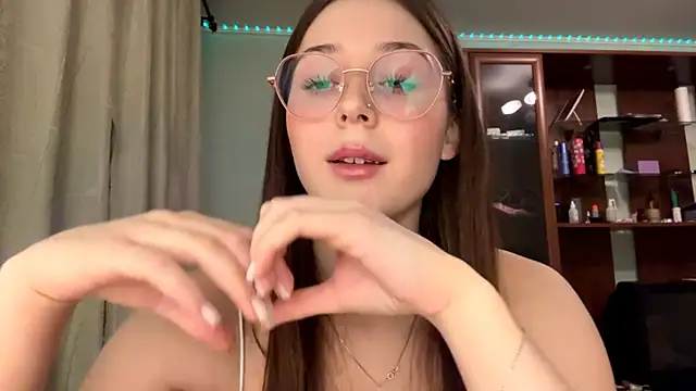 Adel strongwoman online show from December 13, 2025, 7:53 pm