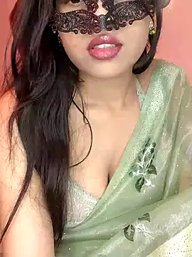 Snapshot of KARISHMA-STRIP chatting on November 4, 2025, 7:35 pm KARISHMA-STRIP online show from November 4, 2025, 7:35 pm