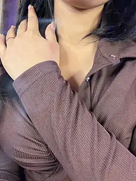 KARISHMA-STRIP online show from April 16, 2026, 4:41 pm