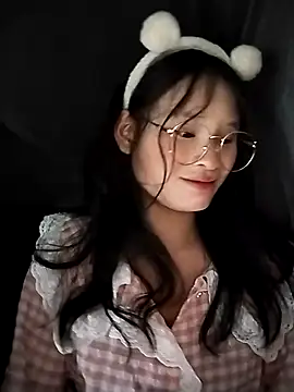 saronla 03 online show from September 15, 2025, 3:12 pm