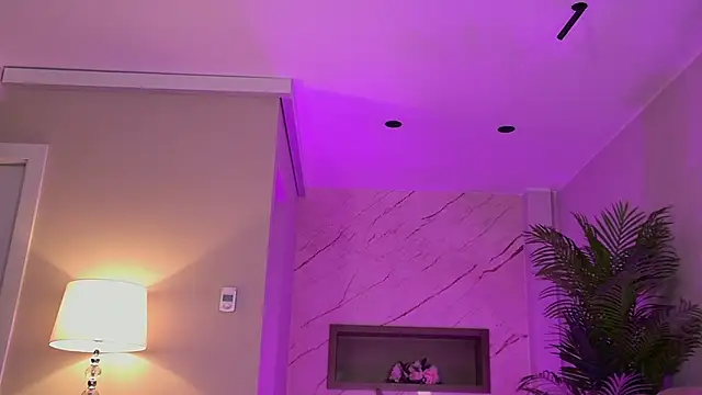 ElsaSinn online show from October 27, 2025, 4:05 am