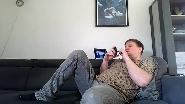 Snapshot of epica40 chatting on June 15, 2026, 12:29 pm epica40 online show from June 15, 2026, 12:29 pm