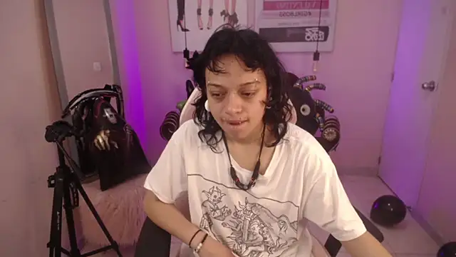 LadyWawy online show from October 19, 2025, 1:56 pm
