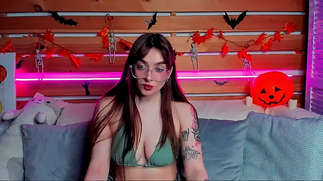 Emily Tylerr online show from November 5, 2025, 8:14 am