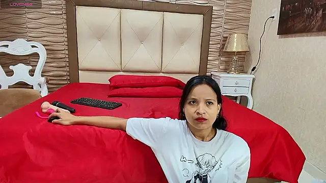Miladiosa online show from March 6, 2026, 12:23 pm