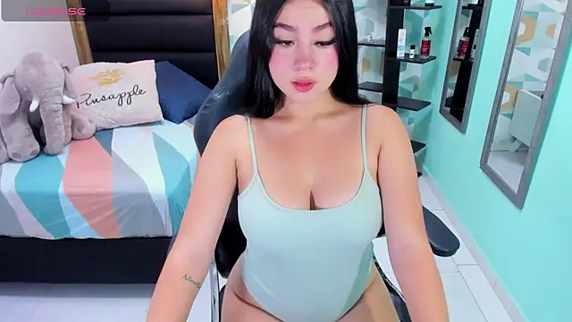 ROSIE MOSS online show from November 4, 2025, 7:24 pm