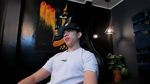 Eryonbradley online show from December 15, 2025, 11:25 am