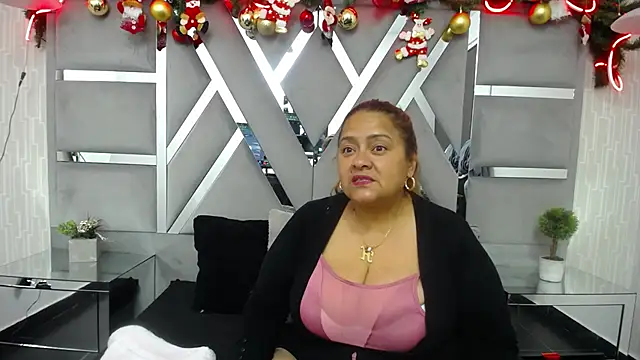 MonzerratBoyer online show from December 18, 2025, 6:47 pm