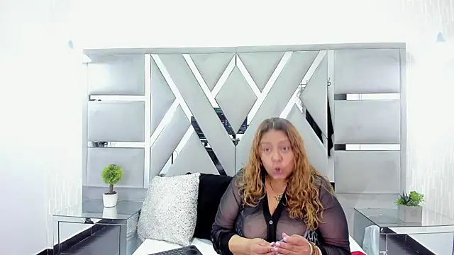 MonzerratBoyer online show from March 18, 2026, 7:17 pm