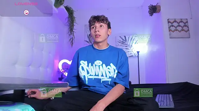 Twinkie Hung online show from November 20, 2025, 9:03 pm