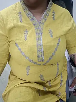 Snapshot of Bhabhiji1 chatting on April 23, 2026, 11:31 am Bhabhiji1 online show from April 23, 2026, 11:31 am