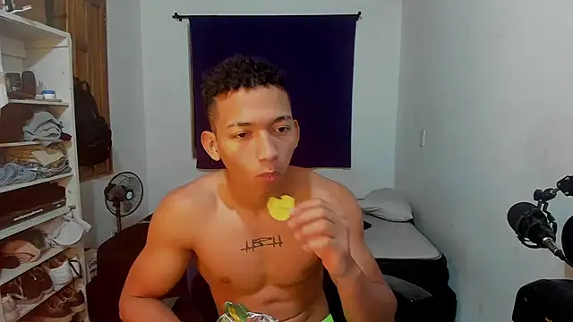 Snapshot of JuanchiT66 chatting on October 25, 2025, 3:58 am JuanchiT66 online show from October 25, 2025, 3:58 am