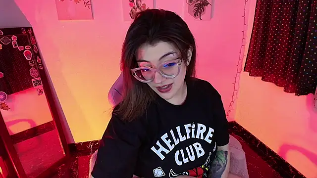 isaferrer06 online show from November 26, 2025, 4:13 am