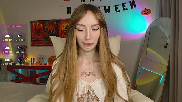 Lunainnk online show from October 26, 2025, 12:49 am