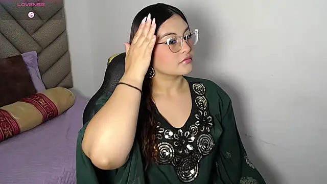 Snapshot of heluejamil chatting on October 29, 2025, 12:29 pm heluejamil online show from October 29, 2025, 12:29 pm