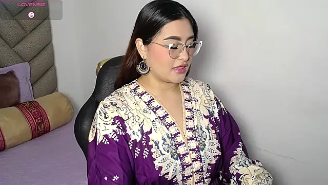 Snapshot of heluejamil chatting on October 30, 2025, 2:07 pm heluejamil online show from October 30, 2025, 2:07 pm