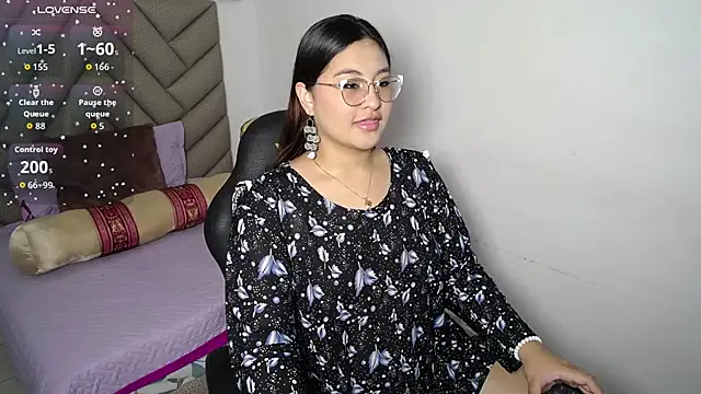 Snapshot of heluejamil chatting on November 1, 2025, 12:40 pm heluejamil online show from November 1, 2025, 12:40 pm