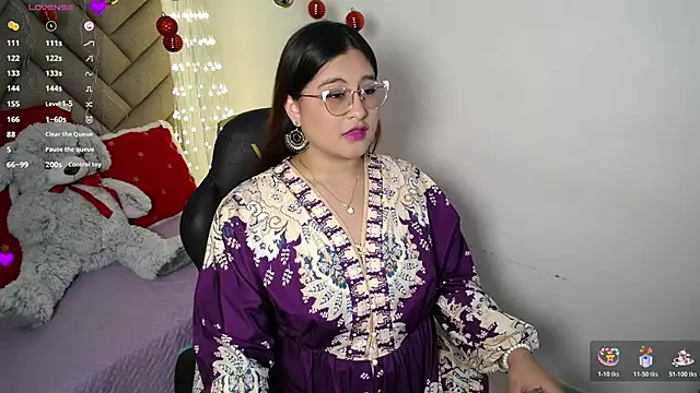 Snapshot of heluejamil chatting on November 12, 2025, 1:28 am heluejamil online show from November 12, 2025, 1:28 am