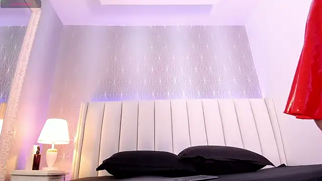 Snapshot of Mia-Medina chatting on May 4, 2026, 7:32 pm Mia-Medina online show from May 4, 2026, 7:32 pm