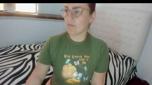 Roxannelorence  online show from October 29, 2025, 2:30 pm