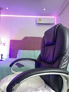 Velveet x online show from October 22, 2025, 12:27 pm