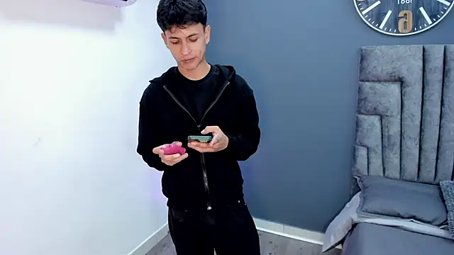 stephane rouss online show from November 30, 2025, 8:46 pm