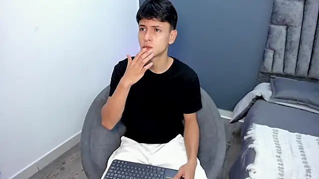 stephane rouss online show from December 1, 2025, 8:14 pm