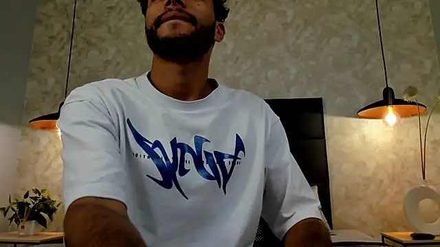 Snapshot of RaphaelDufort chatting on November 7, 2025, 11:05 pm RaphaelDufort online show from November 7, 2025, 11:05 pm