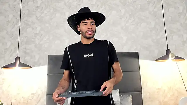 RaphaelDufort online show from November 19, 2025, 11:27 pm