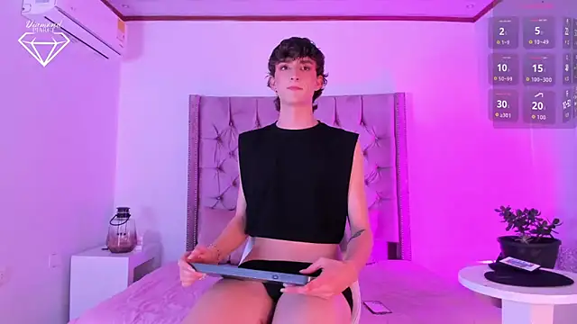 Diamond Piarce online show from February 7, 2026, 4:38 am