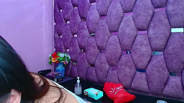 miaharvey 69 online show from December 15, 2025, 2:32 pm