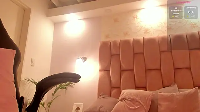 Snapshot of aishathornee chatting on January 18, 2026, 1:15 pm aishathornee online show from January 18, 2026, 1:15 pm