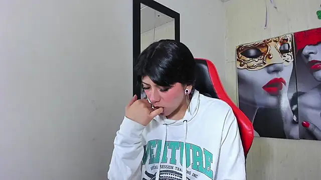 Snapshot of Raven_Rouge_ chatting on September 20, 2025, 4:46 am Raven Rouge online show from September 20, 2025, 4:46 am