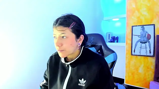 Snapshot of Raven_Rouge_ chatting on October 9, 2025, 4:43 am Raven Rouge online show from October 9, 2025, 4:43 am