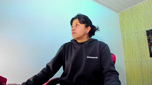 Snapshot of Raven_Rouge_ chatting on October 22, 2025, 4:13 am Raven Rouge online show from October 22, 2025, 4:13 am