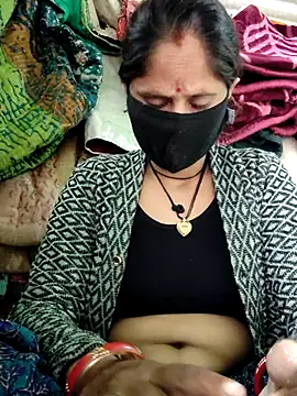 Hot-ilaiy online show from December 21, 2025, 3:46 am