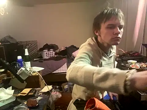 XanderOzzz online show from December 15, 2025, 10:52 am