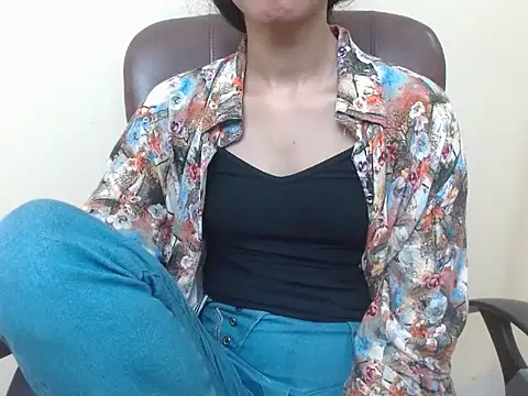 Snapshot of smallcuute chatting on September 15, 2025, 9:31 am smallcuute online show from September 15, 2025, 9:31 am