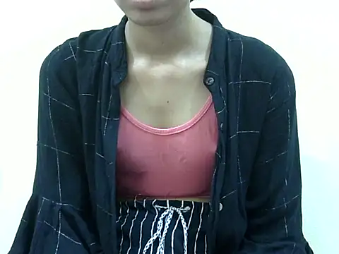 smallcuute online show from November 23, 2025, 8:14 am