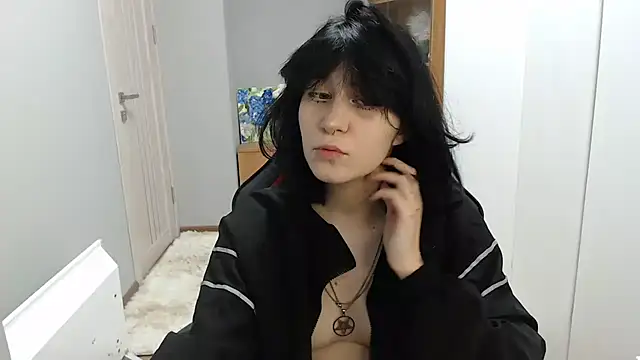 TinaQuiin online show from November 26, 2025, 8:37 am