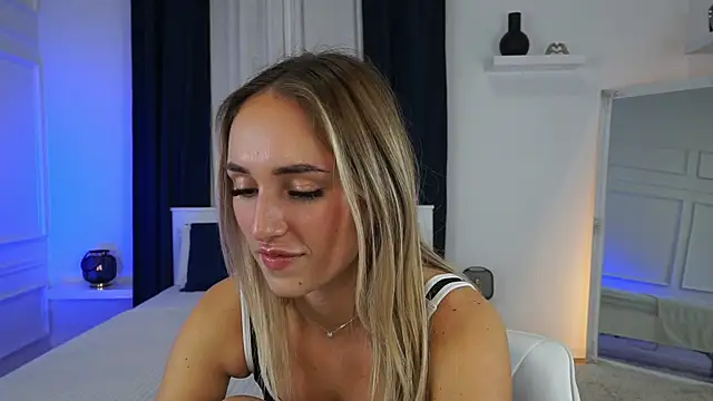 LenaaStar online show from December 3, 2025, 3:21 pm