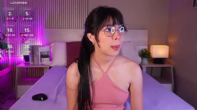 aprilqueenie online show from May 31, 2026, 7:37 pm