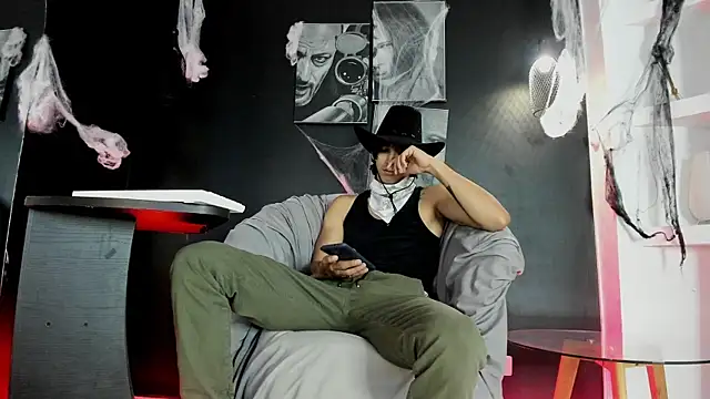 Snapshot of jett_savage chatting on October 30, 2025, 1:23 pm jett savage online show from October 30, 2025, 1:23 pm