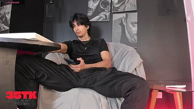 Snapshot of jett_savage chatting on November 18, 2025, 3:05 pm jett savage online show from November 18, 2025, 3:05 pm