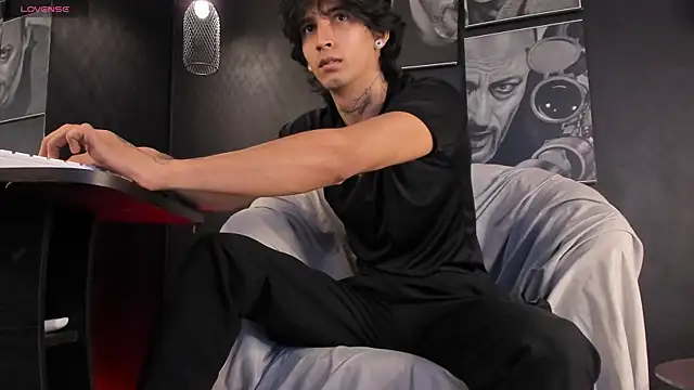 Snapshot of jett_savage chatting on December 3, 2025, 2:15 pm jett savage online show from December 3, 2025, 2:15 pm