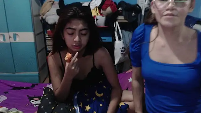 Snapshot of PrettyMae20 chatting on March 19, 2026, 6:28 am PrettyMae20 online show from March 19, 2026, 6:28 am