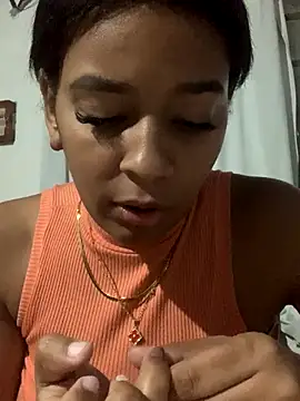 Crisschiavo online show from December 18, 2025, 1:44 am