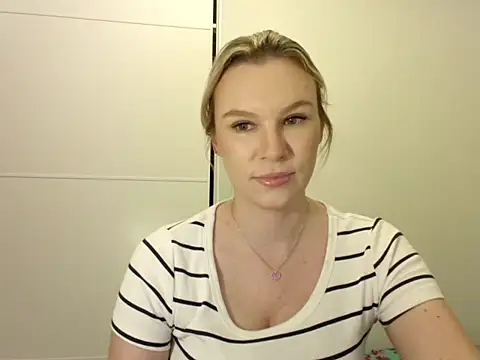 SadieBrilliance online show from October 8, 2025, 6:05 pm
