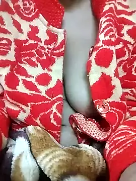 Snapshot of Cuthira chatting on December 19, 2025, 3:19 pm Cuthira online show from December 19, 2025, 3:19 pm