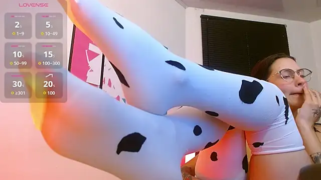 AlanaGarcia19 online show from November 14, 2025, 11:53 am